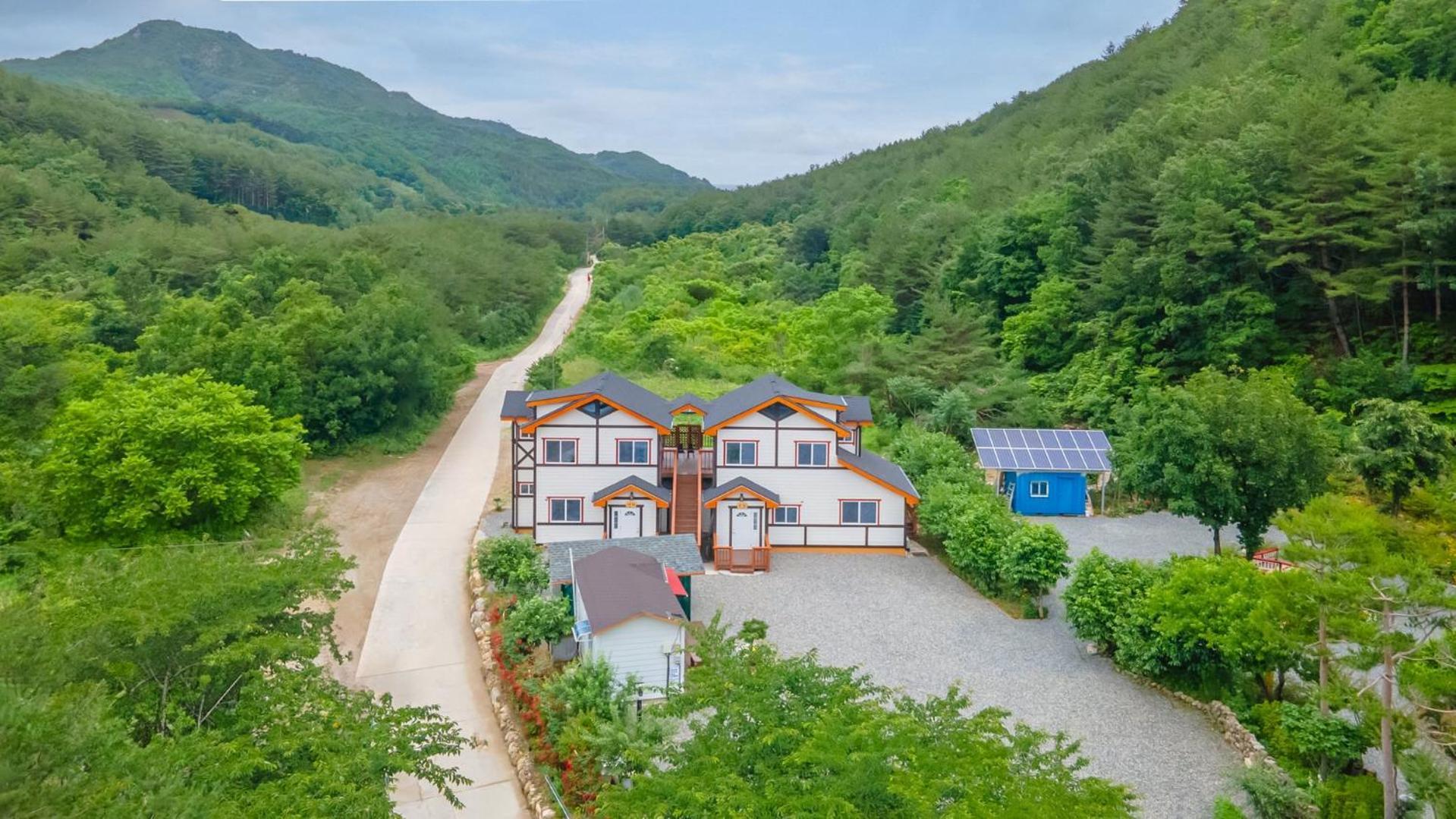 Samcheok Elroi Pension Exterior photo